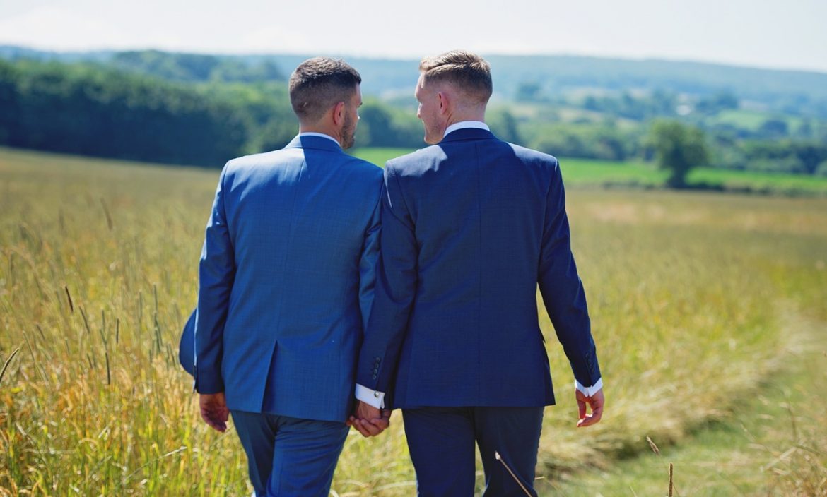 Les applis rendent-elles les rencontres plus difficiles pour les hommes gays ?
